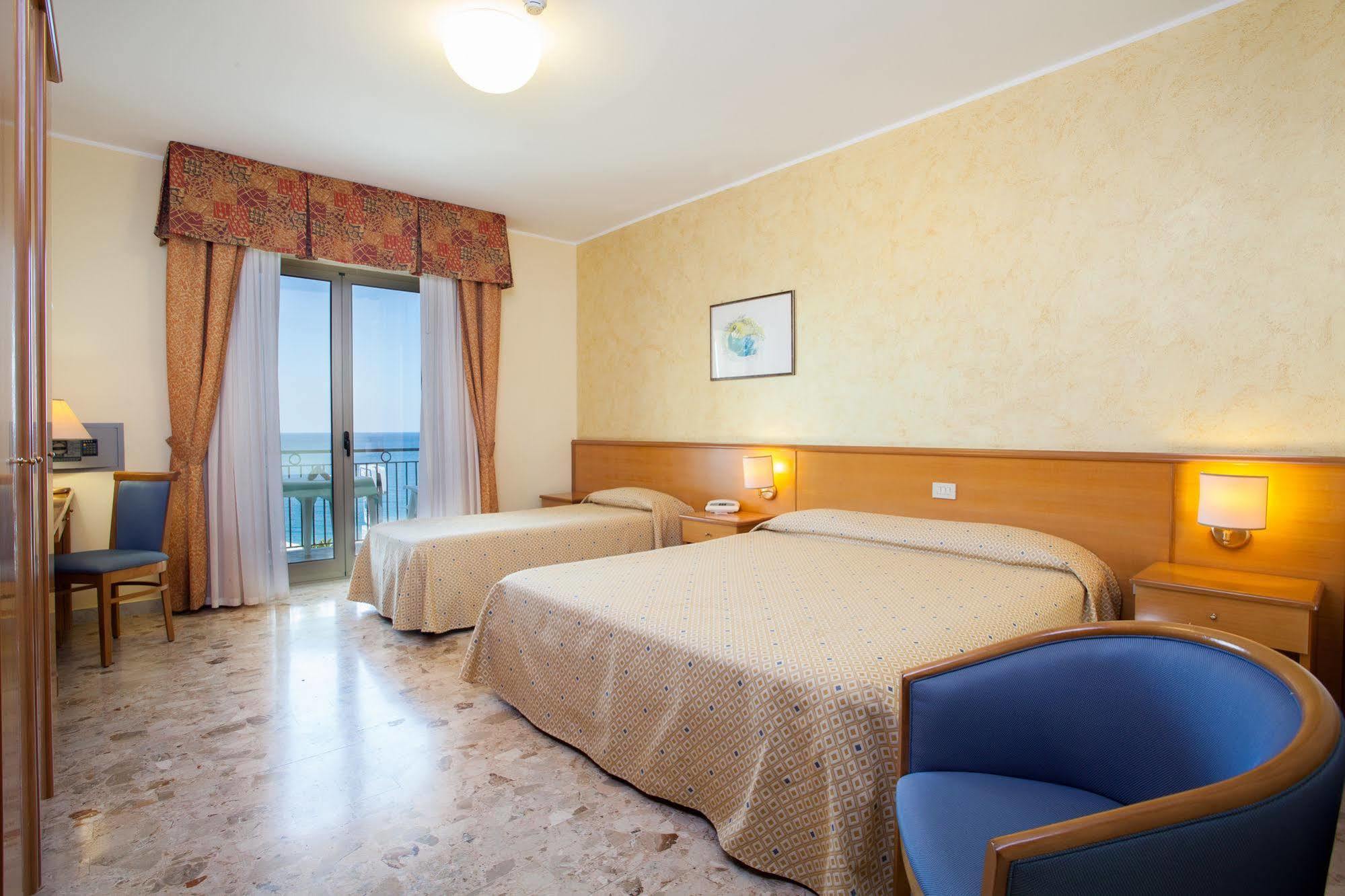 אמנטיאה Hotel La Tonnara מראה חיצוני תמונה